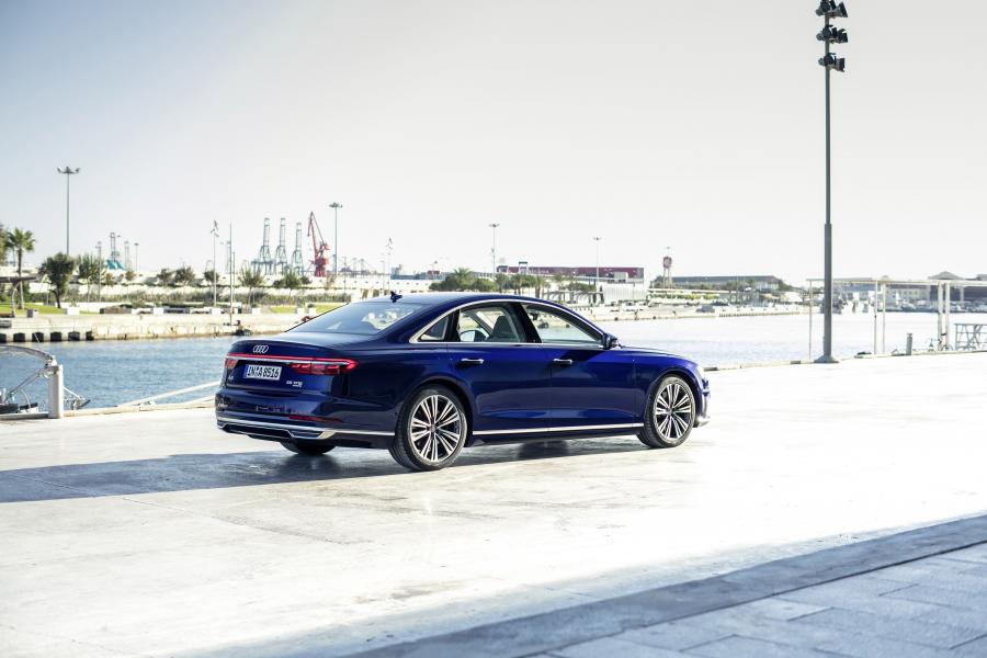  Audi A8 55 TFSI Quattro (D5) 2017 года  (WW) (фото 27 из 40)